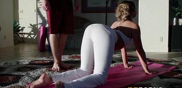  Lusty blonde babe Mia Malkova fucked during massage